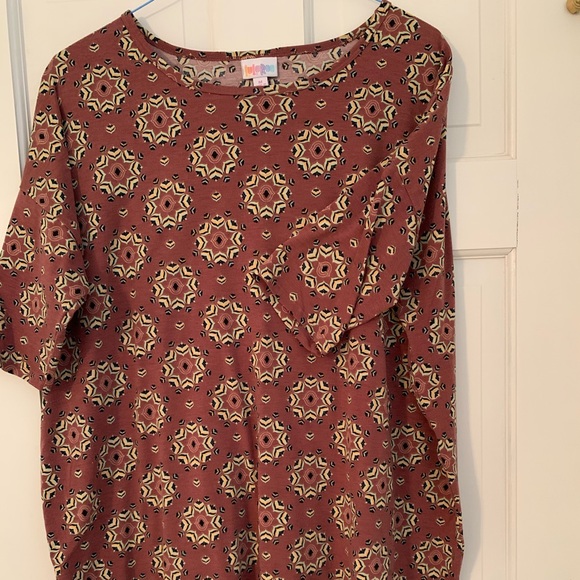 LuLaRoe top - Picture 1 of 3
